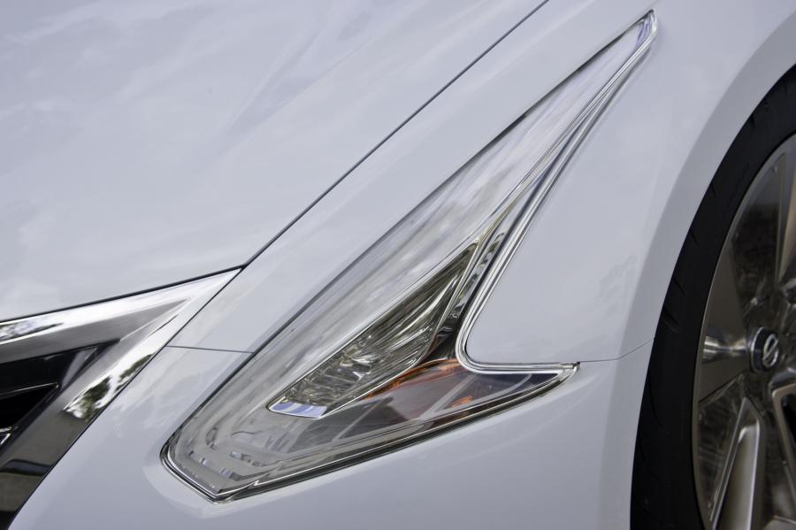  Nissan Ellure Concept 2010 года  (фото 32 из 52)